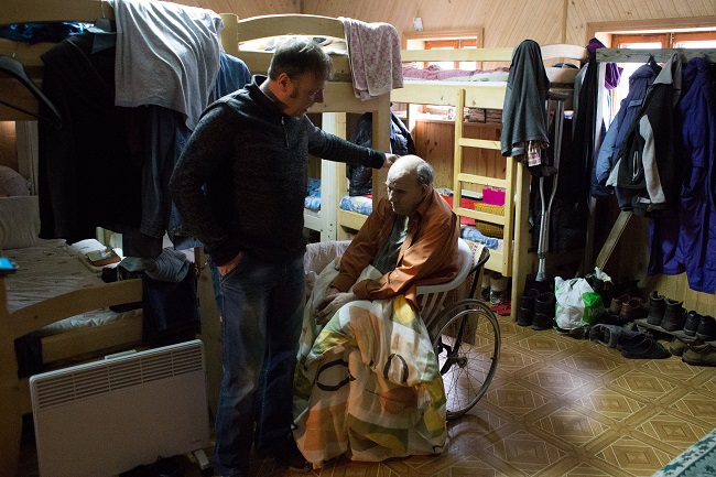 Як живуть в хоспісі для літніх людей під Києвом